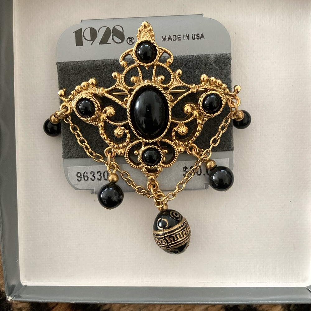 1928 art deco black/gold tone crown pin. NWT. Pretty w/jacket, coat, sweater.